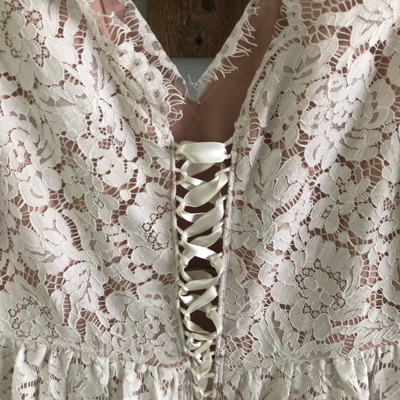 Lulu’s white lace dress - Picture 7 of 14